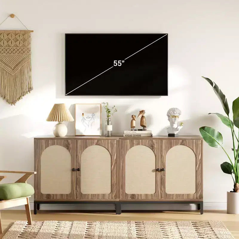 Credenza in rattan con ante in rattan e ripiani regolabili