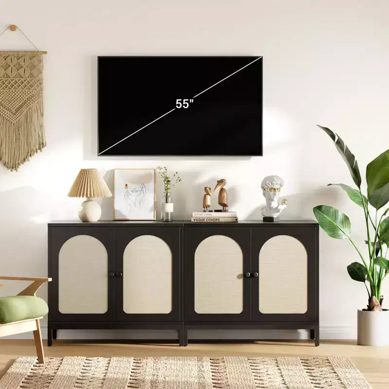 Credenza in rattan con ante in rattan e ripiani regolabili