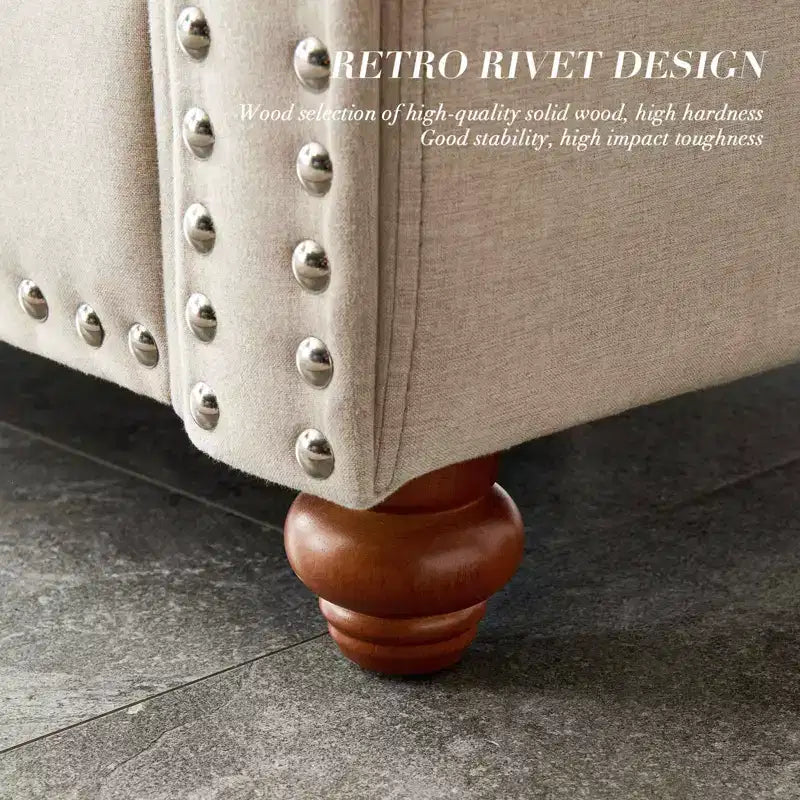Divano con struttura in metallo e legno massello, decorazione con borchie argentate