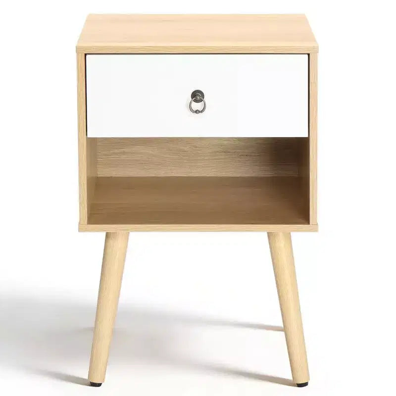 Comodino in rovere bianco con gambe robuste e maniglia ad anello