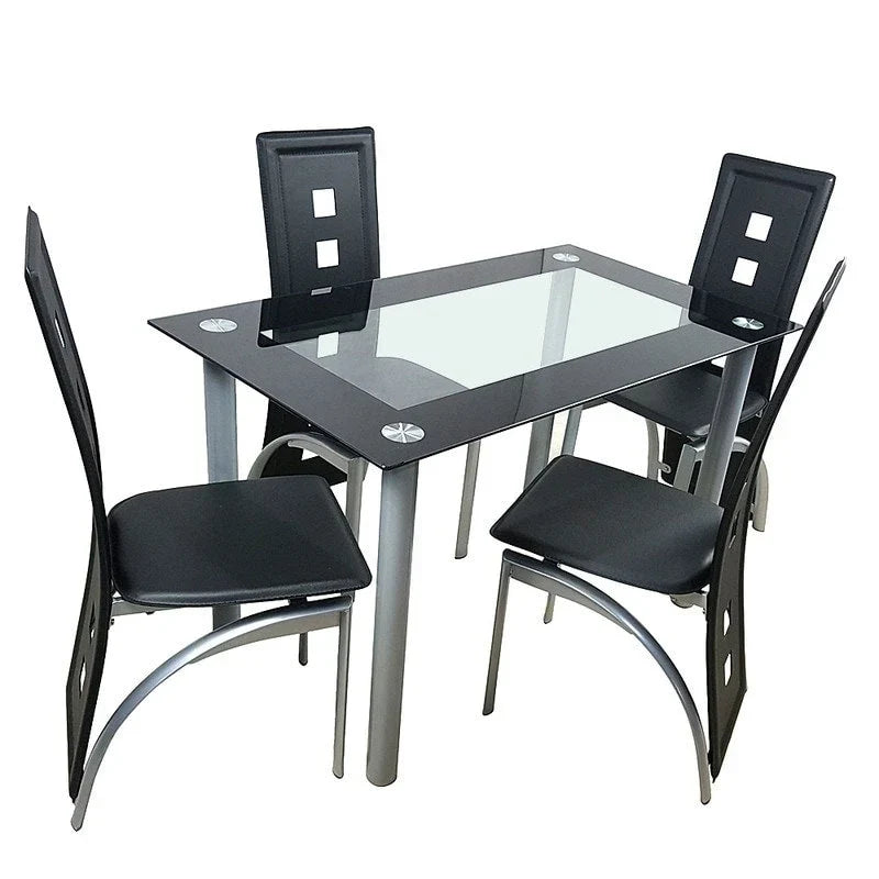Semplice tavolo da pranzo con piano in vetro temperato